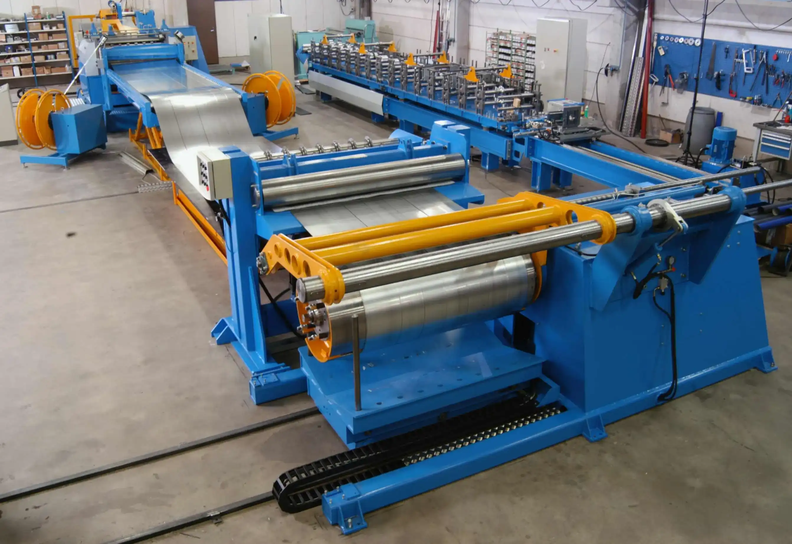 Materials suited for slitting machines: film, foil, paper, metal